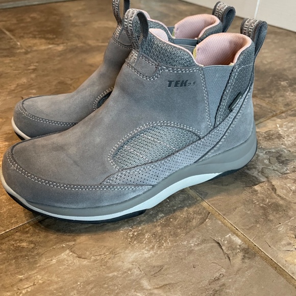 L.L.Bean Waterproof/Insulated - Picture 5 of 9